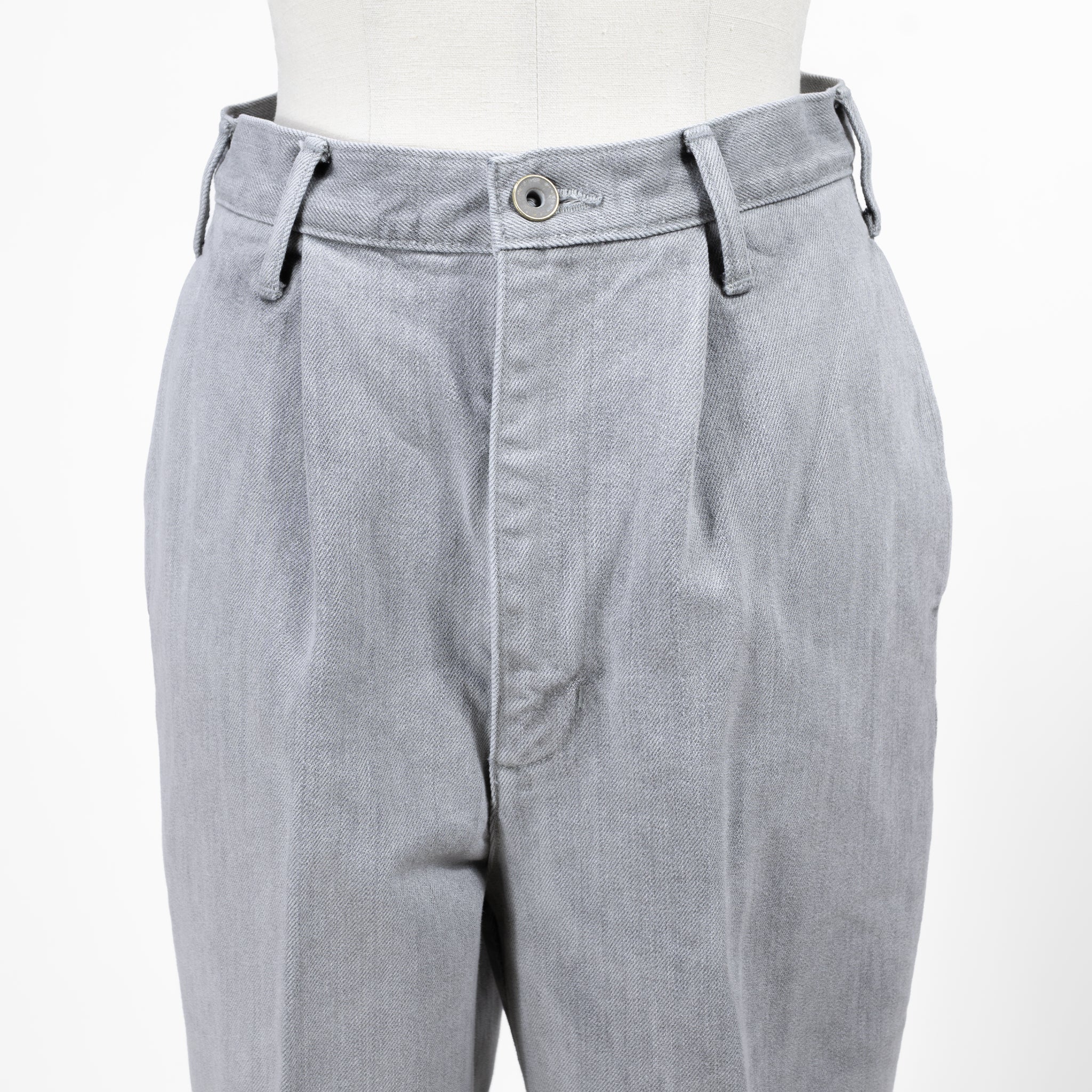 ONTADE公式｜BATONER バトナー ONE TUCK DENIM TROUSERS EXTRA WASH BN