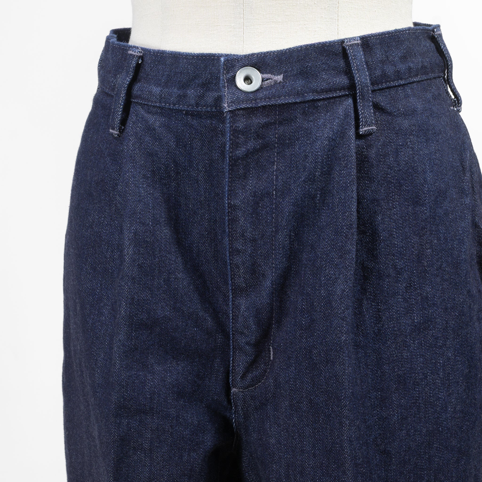 ONTADE公式｜BATONER バトナー ONE TUCK DENIM TROUSERS ONE WASH BN