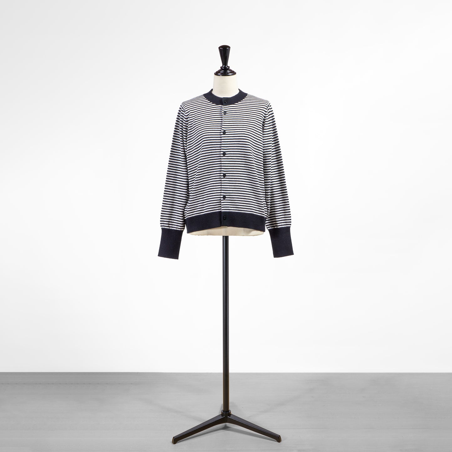 grin 綿カシミヤクルーネックカーディガン 8254K-028