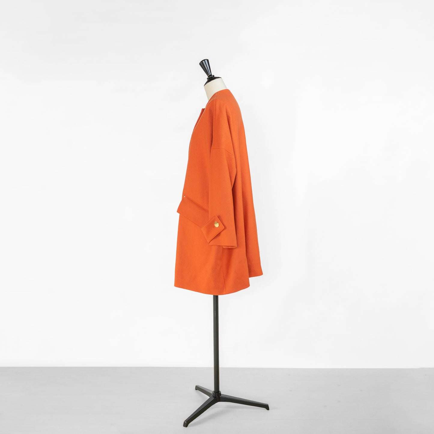 MACKINTOSH NEW HUMBIE NO COLLAR METAL BUTTON JAFFA