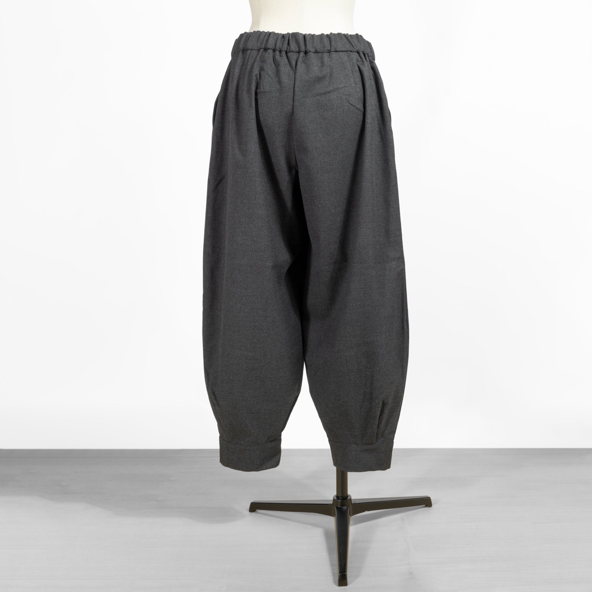 ONTADE公式｜mizuiro ind ミズイロインド タックヘムパンツの通販