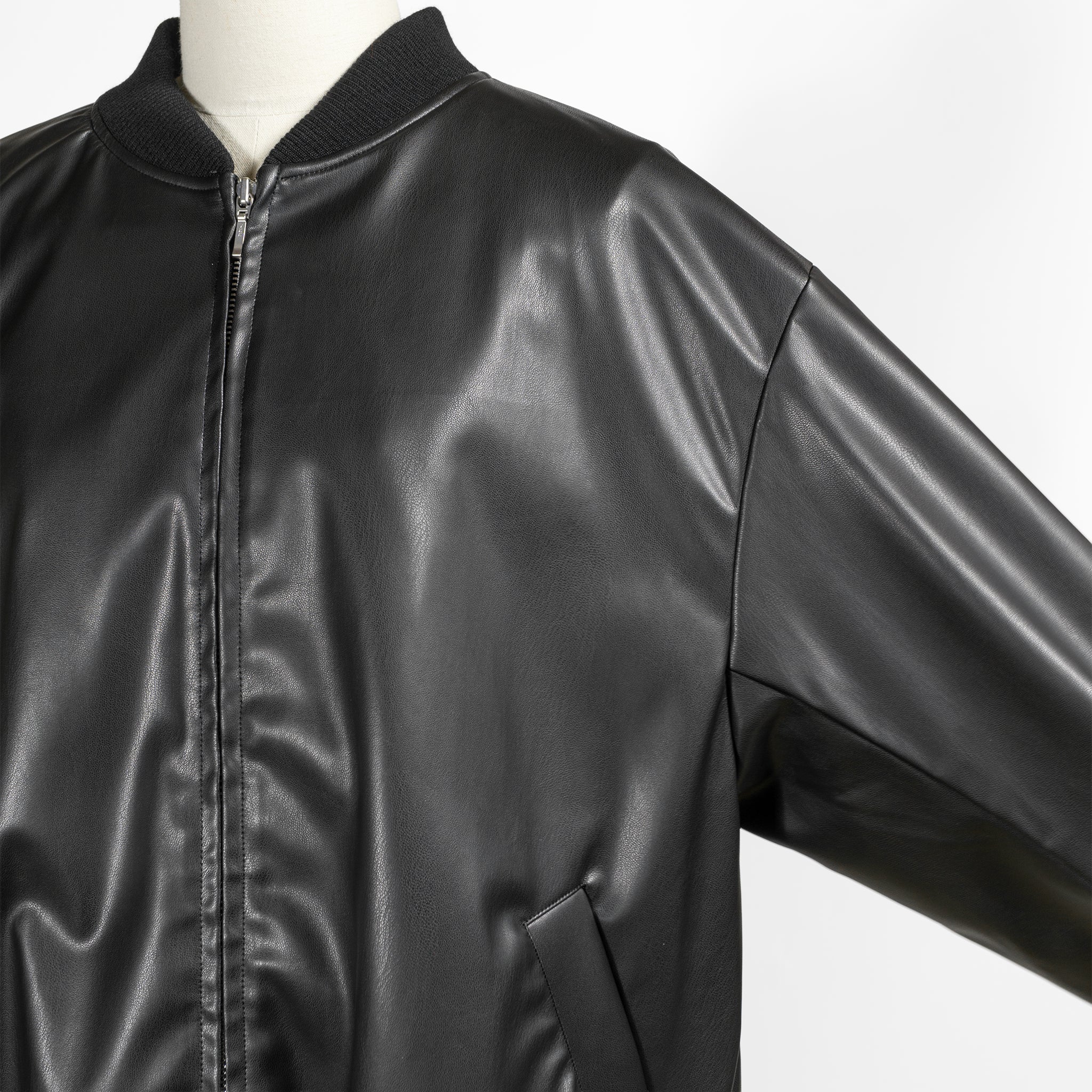 新品タグ付　ミズイロインド　イミテーションレザージップブルゾン mizuiro ind｜シンセティックレザージップブルゾン - MARcourt