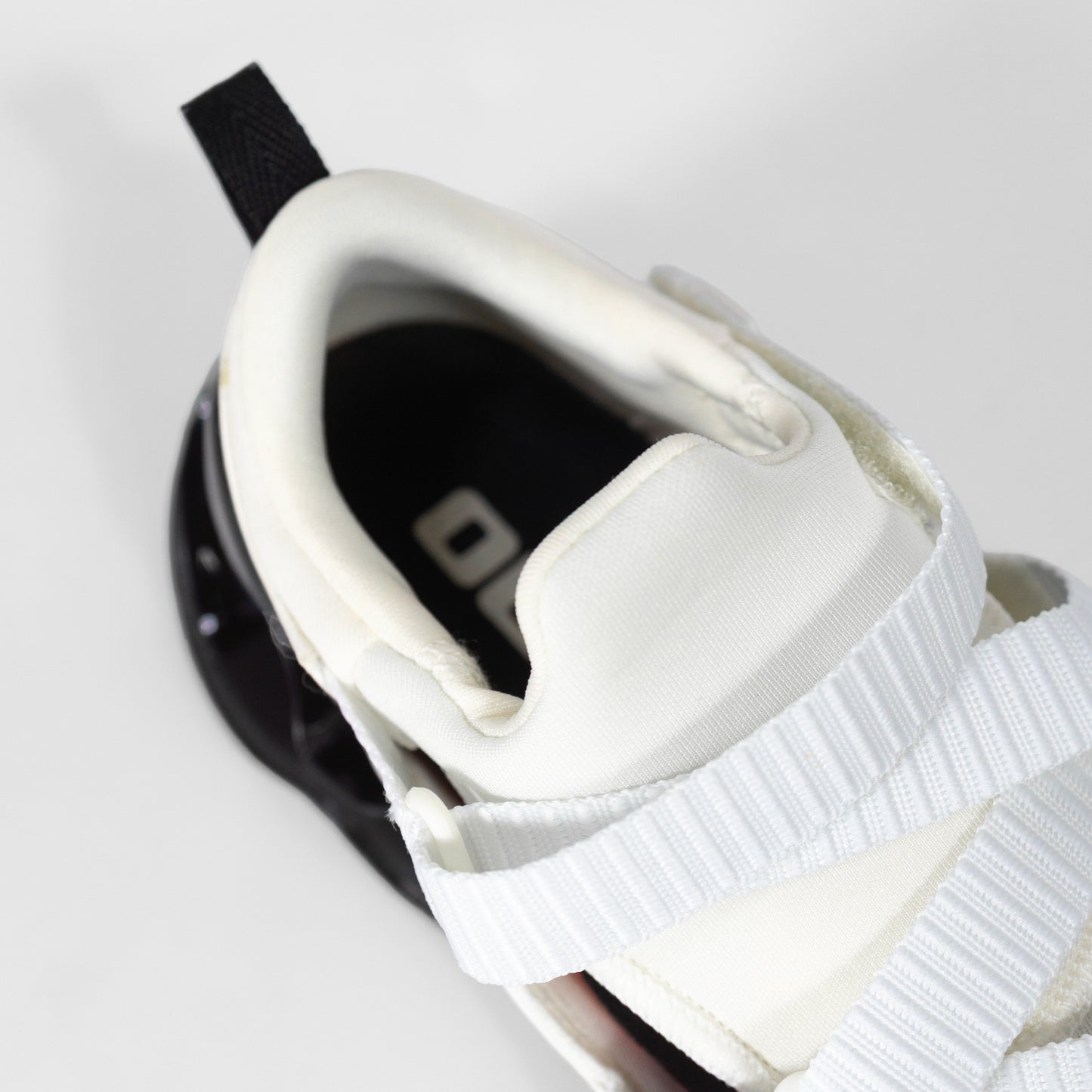 MIZUNO ウエーブプロフェシーStrap ホワイト×ブラック D1GA251905