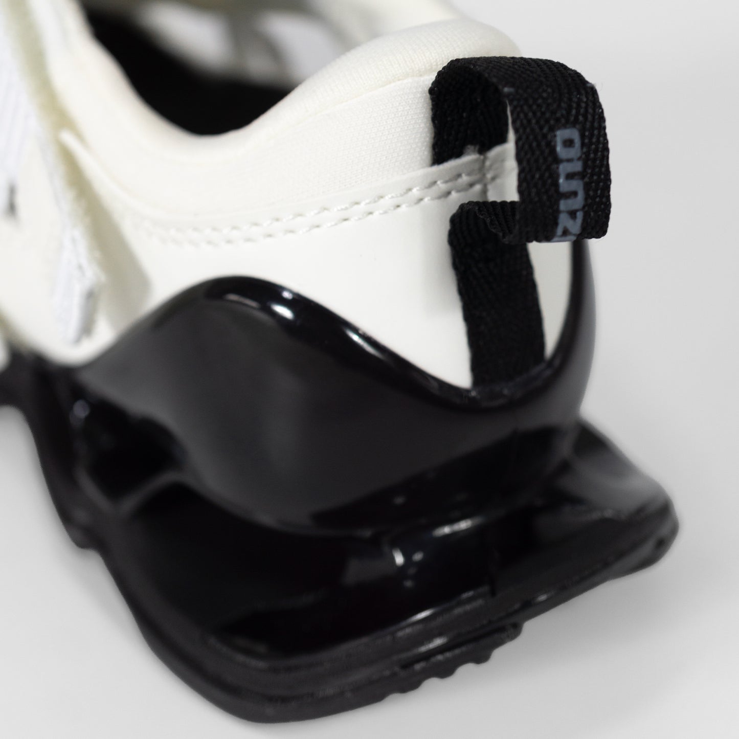 MIZUNO ウエーブプロフェシーStrap ホワイト×ブラック D1GA251905