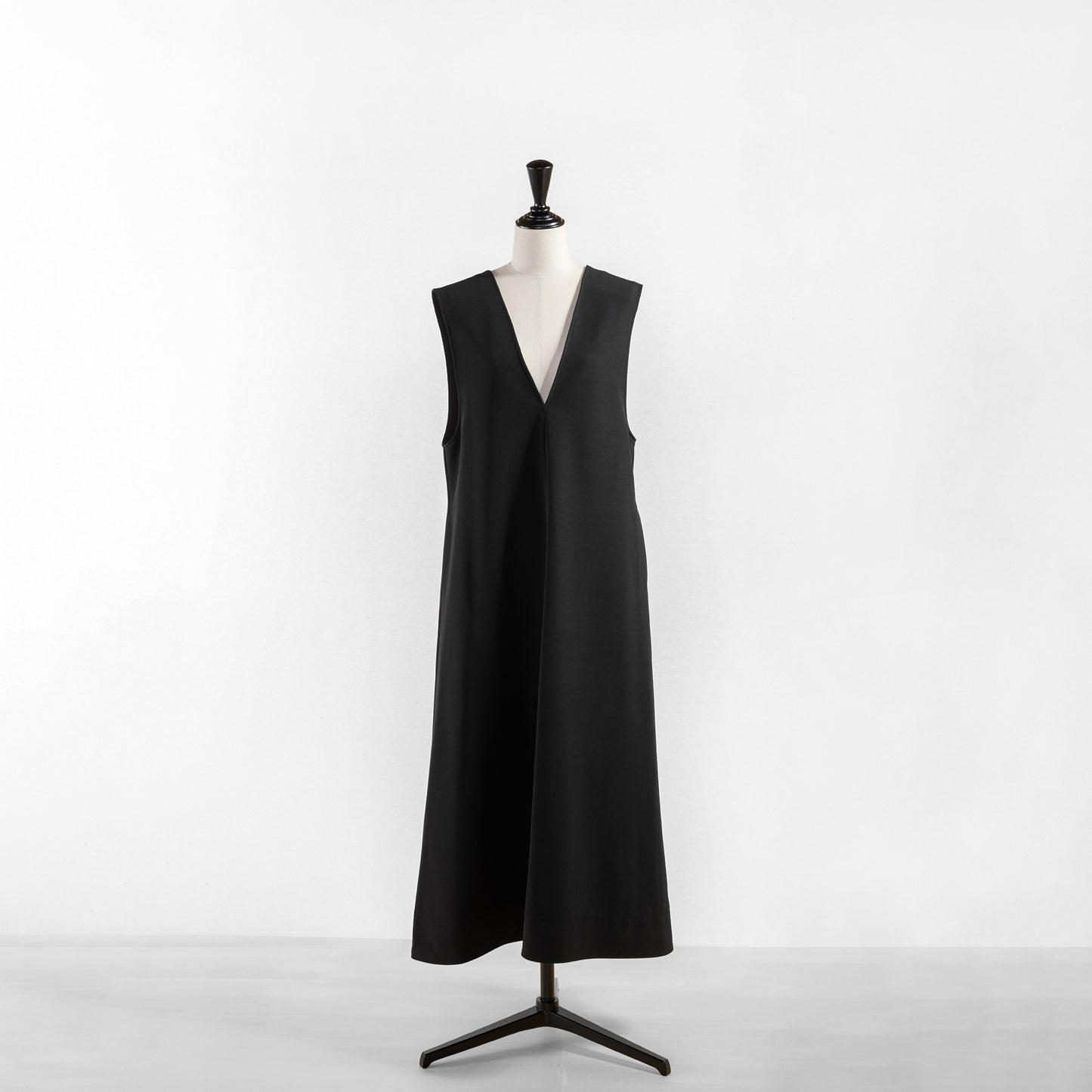 PASSIONE V-NECK JUMPER SKIRT