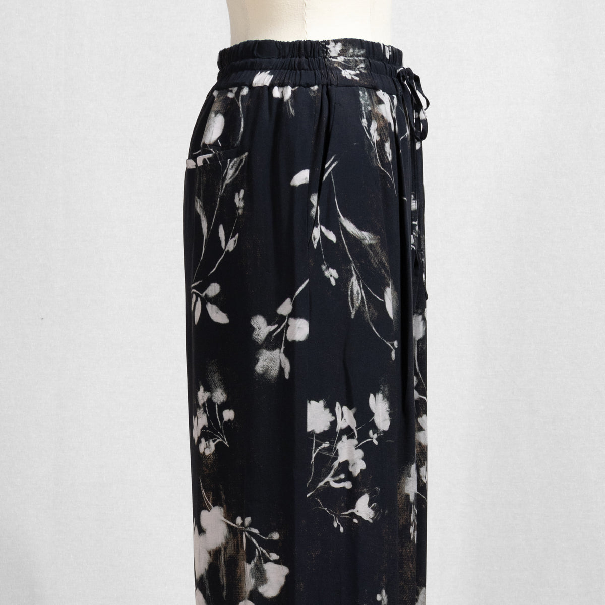 26AW SACRA ブラードフローラパンツ 126606112