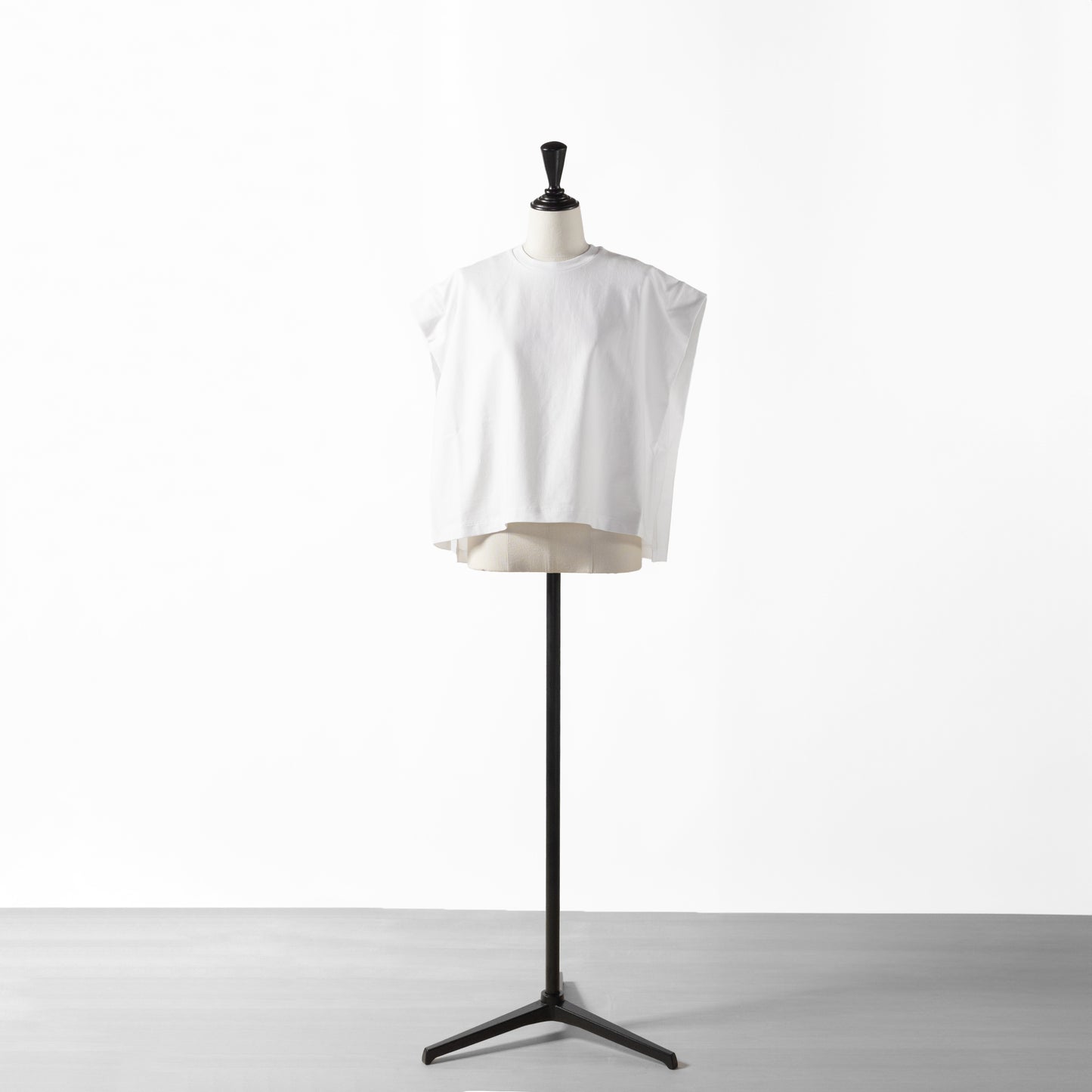 24SS SACRA FOLDED LINE CROPPED TOP