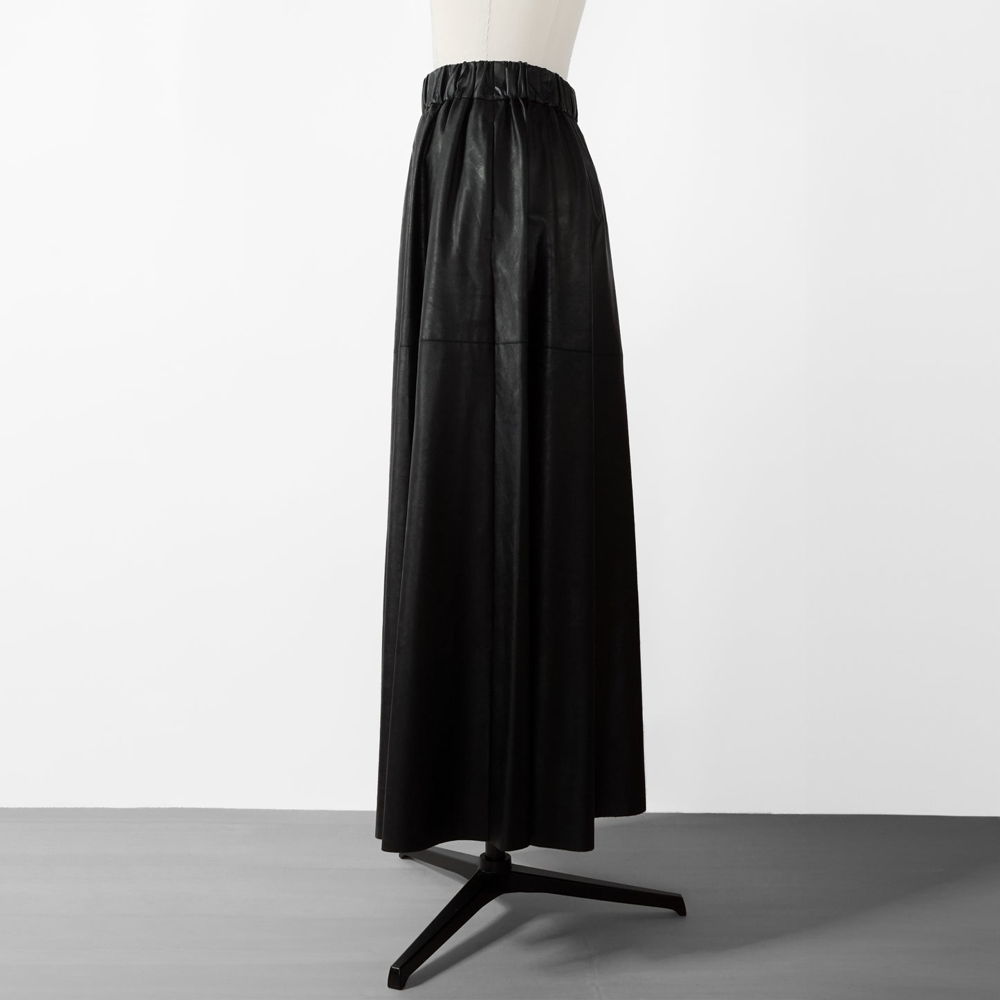 24AW SACRA SYNTHETIC LEATHER SKIRT