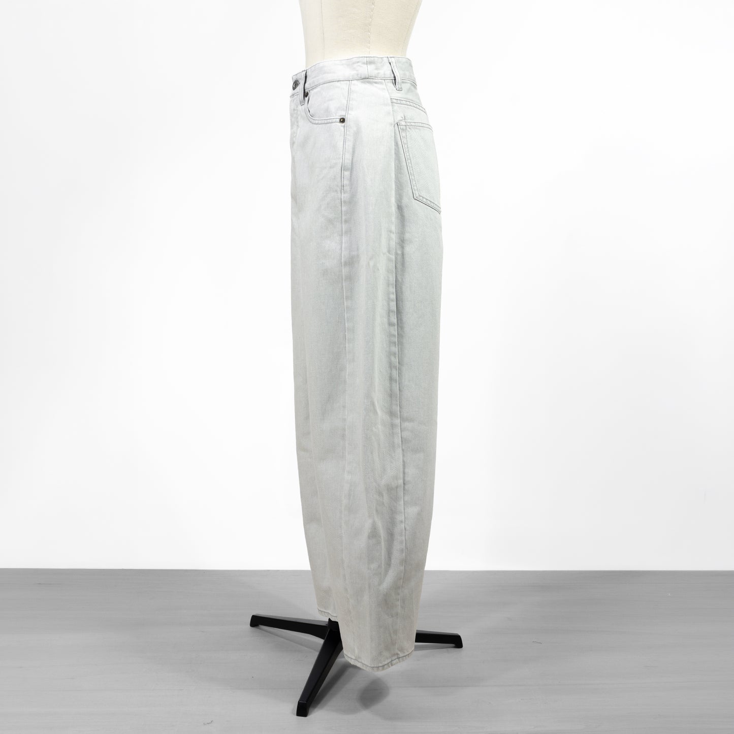 26SS SACRA サーフェイスダイデニムパンツ 126118111