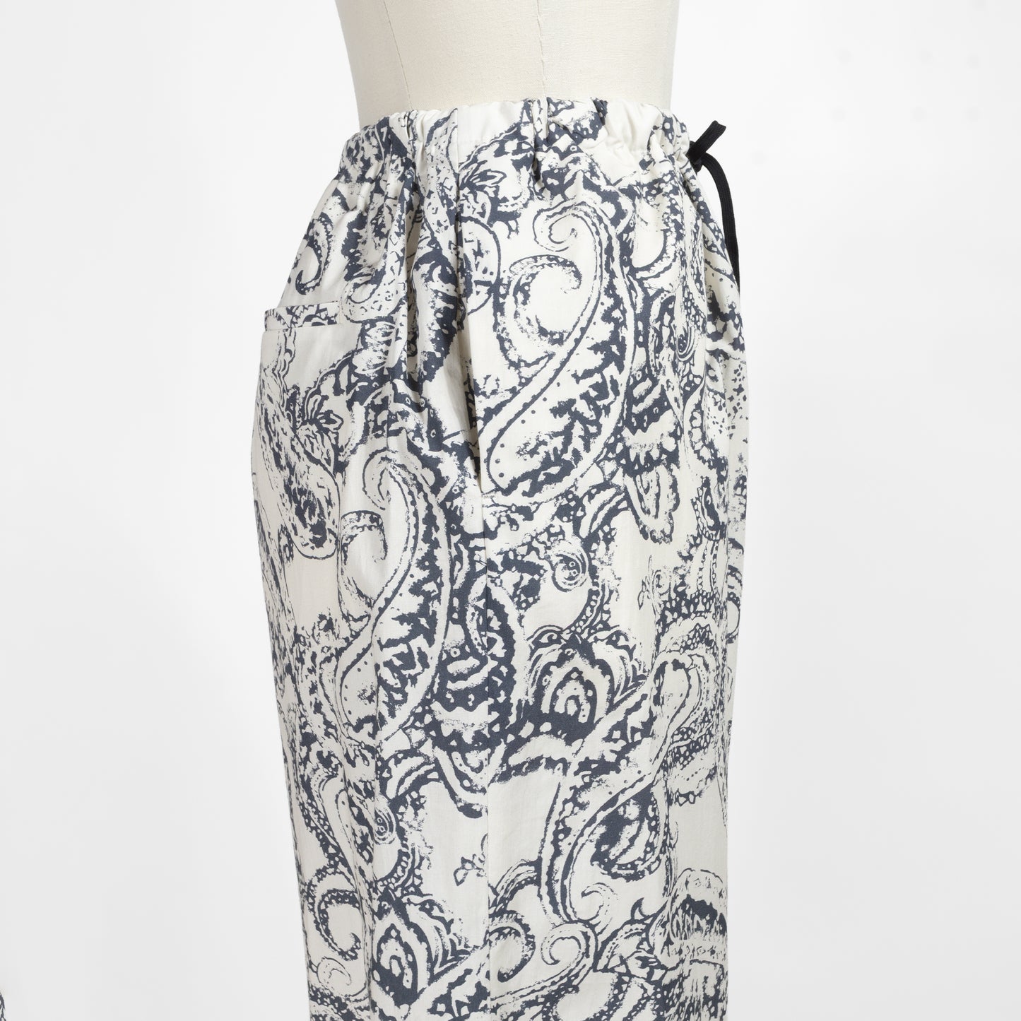26SS SACRA ブラードペイズリーパンツ 126119111