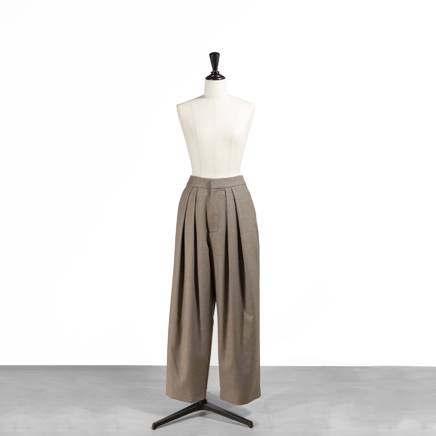 25AW SACRA ハイカウントウーステッドサージパンツ 125515112