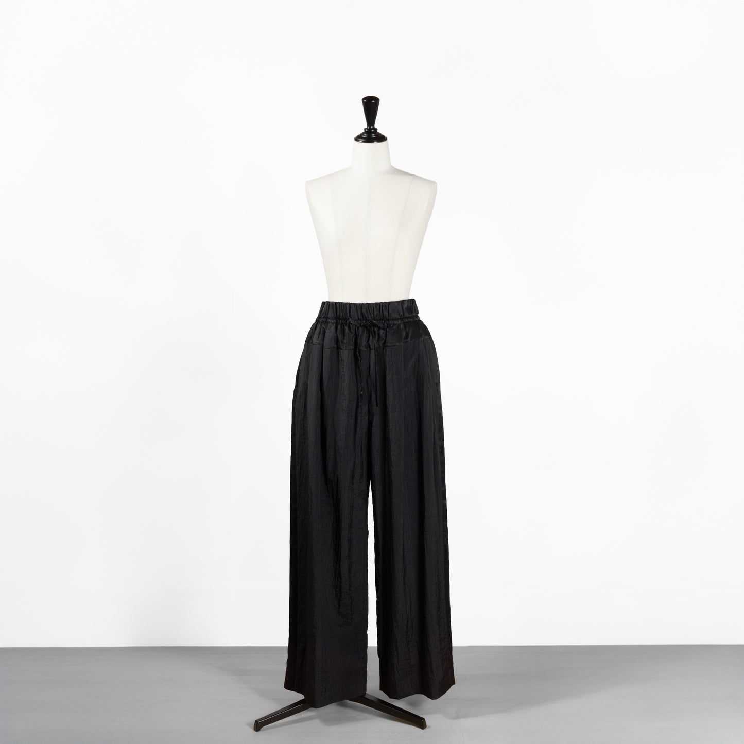 25SS SACRA シアーシュリンクタフタパンツ