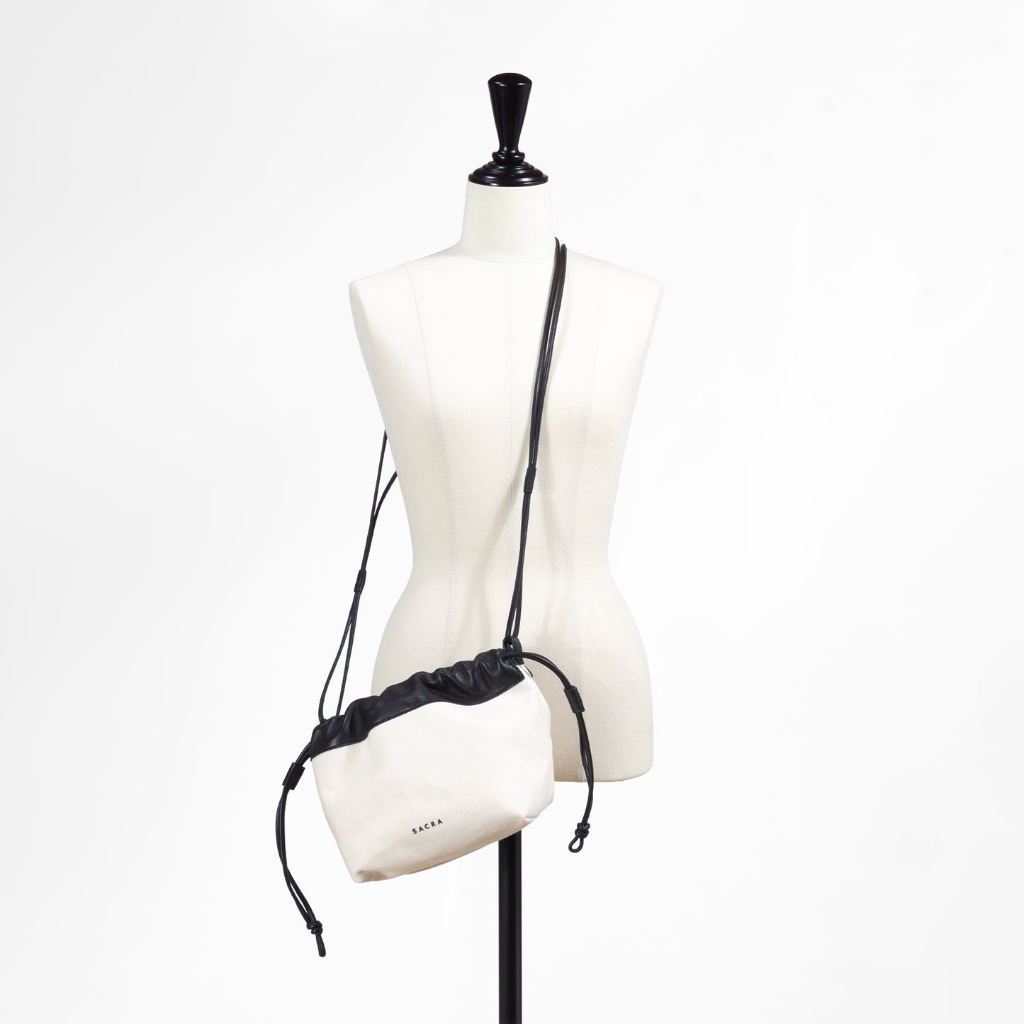 26SS SACRA キャンバス レザーストリングバッグ 126153301