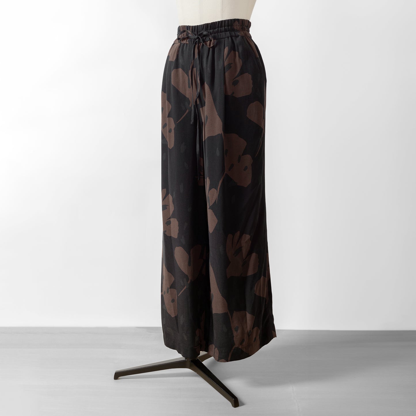 24AW SACRA MODERN FLOWER PANTS