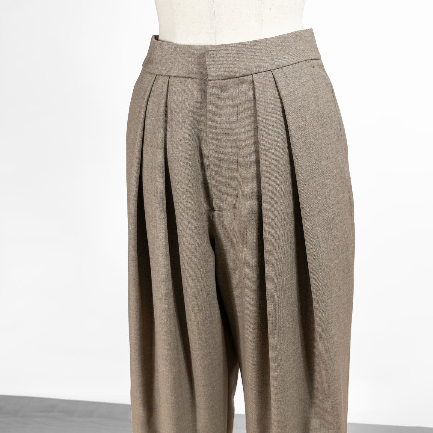 25AW SACRA ハイカウントウーステッドサージパンツ 125515112
