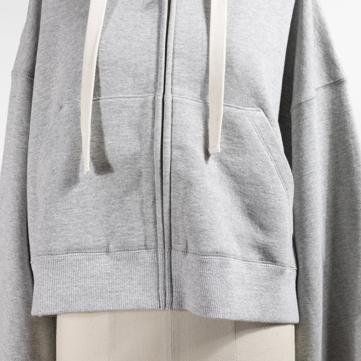26AW SACRA プレミアムフリース ジップフーディ 126540091