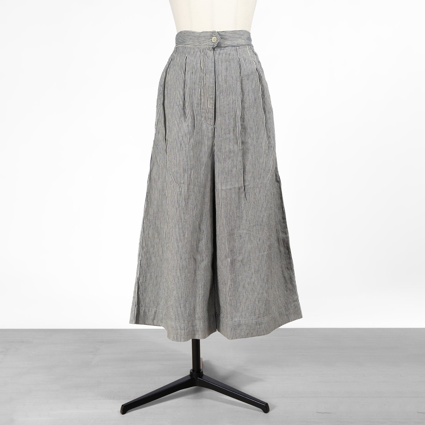 26SS SARAHWEAR   ＜Kyoko＞リネンコットン ヒッコリーストライプ キュロットパンツ C30616