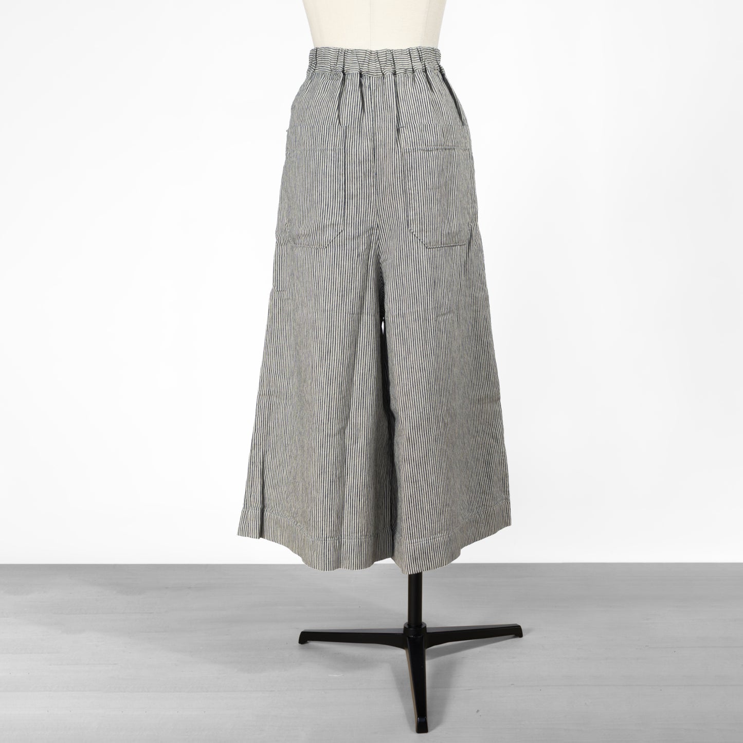26SS SARAHWEAR   ＜Kyoko＞リネンコットン ヒッコリーストライプ キュロットパンツ C30616