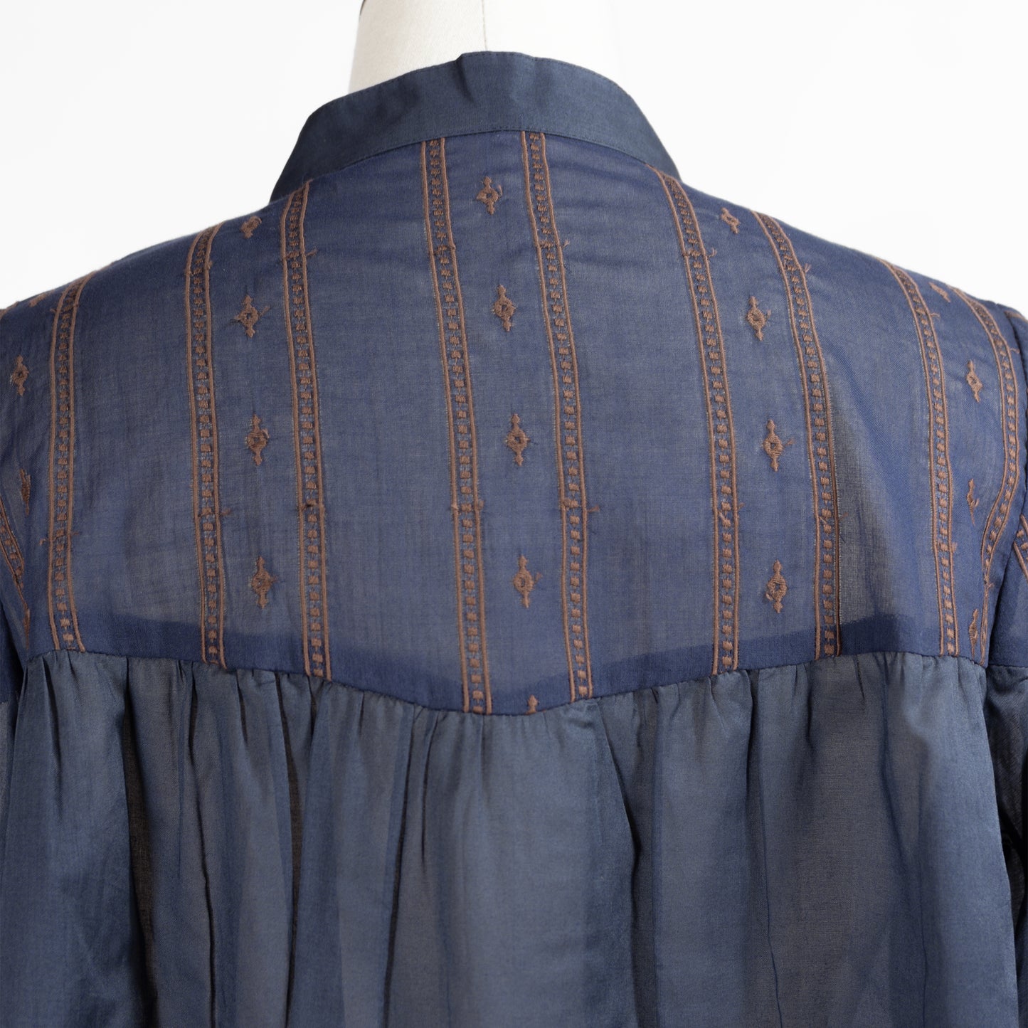 26AW SARAHWEAR ＜Lily＞プレーンローン×エンブロイダリーボイルローン ブラウス C53140