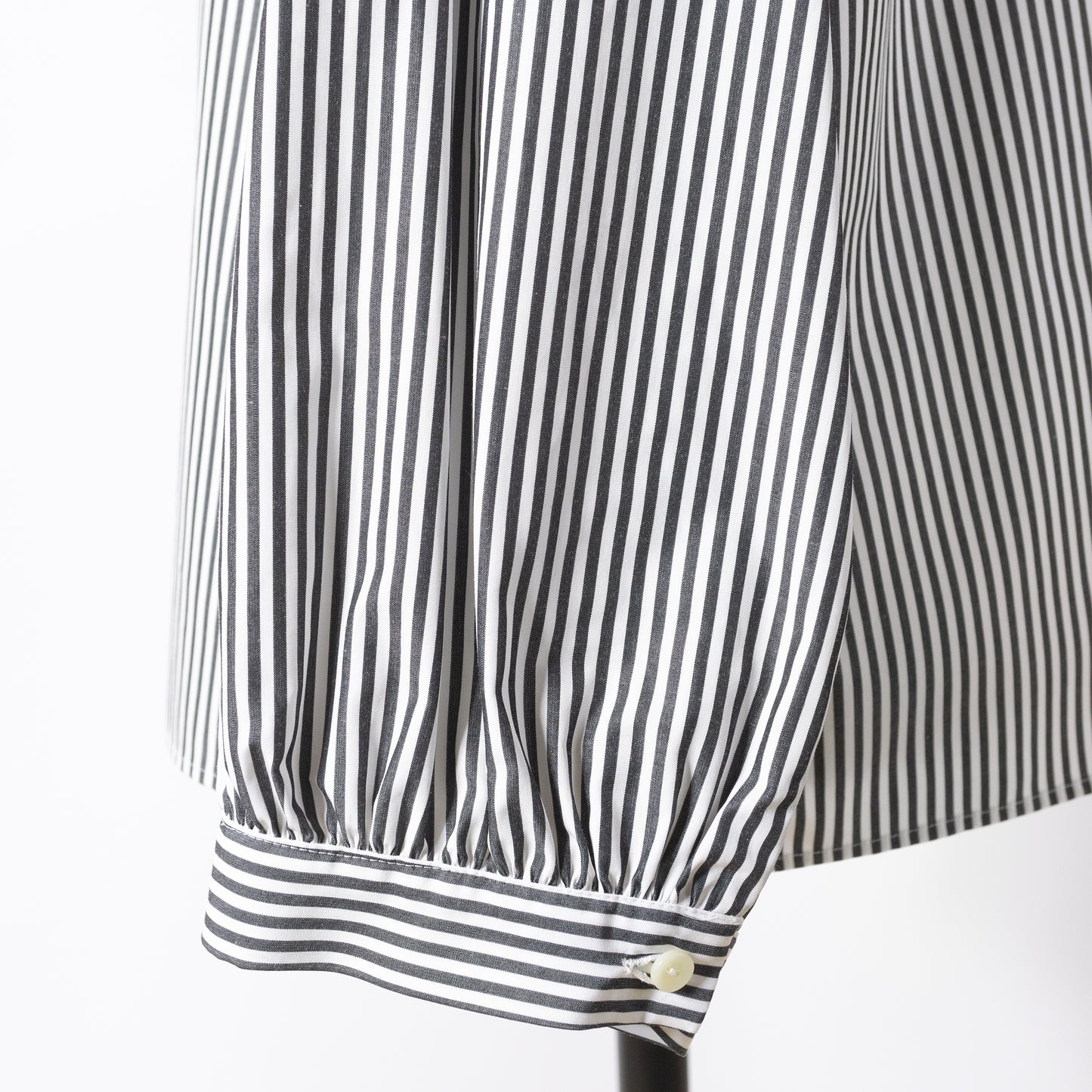 24SS STAMP AND DIARY STRIPE GATHER SLEEVE BLOUSE